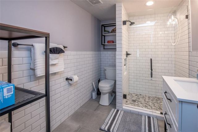 7244 Beverly Street, Overland Park, KS 66204