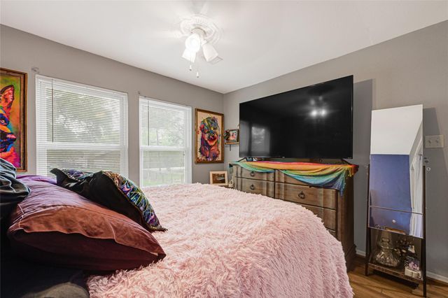 1008 E Houston Street, Highlands, TX 77562