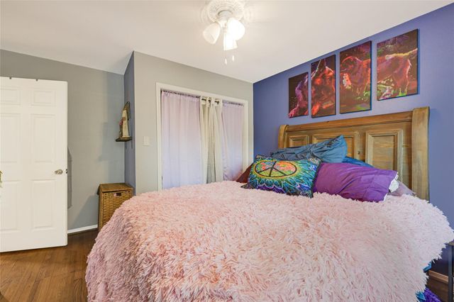 1008 E Houston Street, Highlands, TX 77562