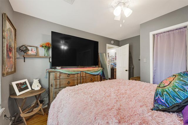 1008 E Houston Street, Highlands, TX 77562
