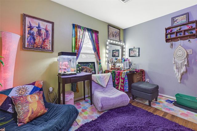 1008 E Houston Street, Highlands, TX 77562