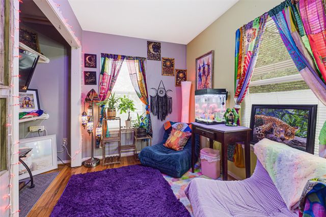 1008 E Houston Street, Highlands, TX 77562