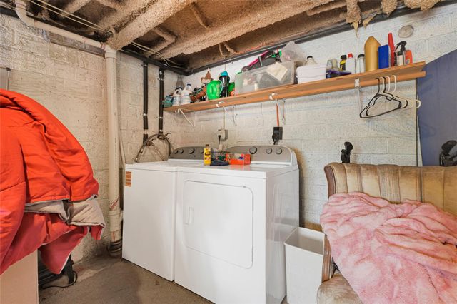 1008 E Houston Street, Highlands, TX 77562