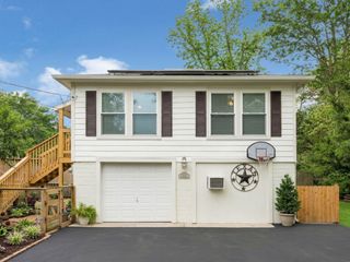 1008 E Houston Street, Highlands, TX 77562