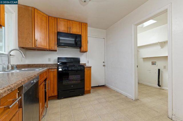 2980 Rollingwood Dr, San Pablo, CA 94806