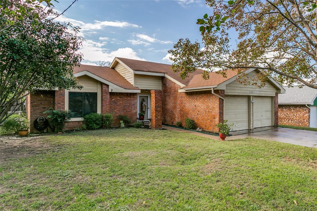 6300 Canyon Circle, Fort Worth, TX 76133 — exterior
