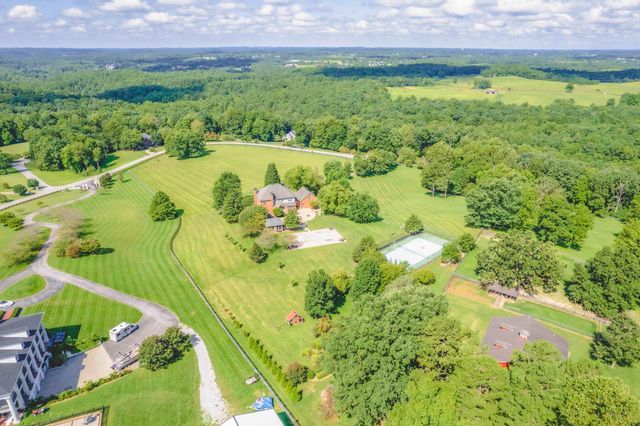 599 Woods Edge Drive, London, KY 40741