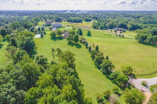 599 Woods Edge Drive, London, KY 40741