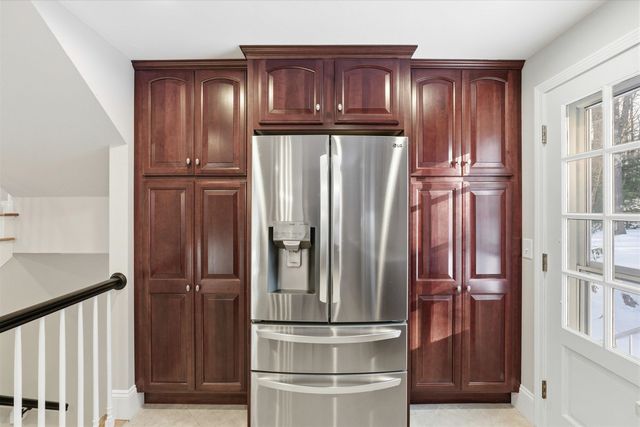 34 Hitching Post Lane, Bedford, NH 03110