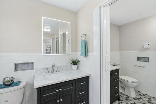 34 Hitching Post Lane, Bedford, NH 03110