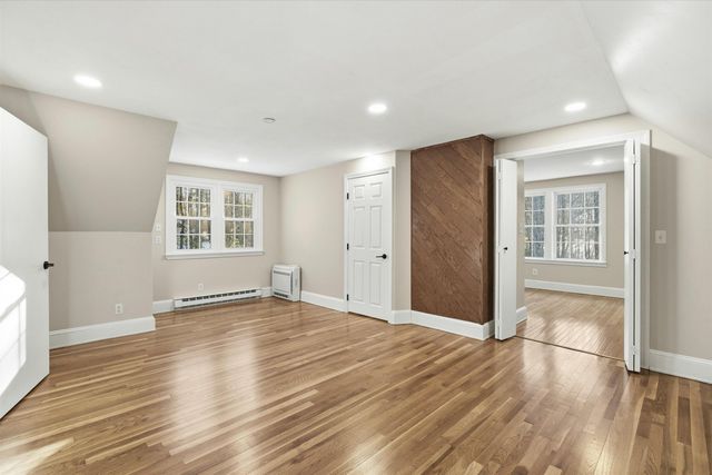 34 Hitching Post Lane, Bedford, NH 03110