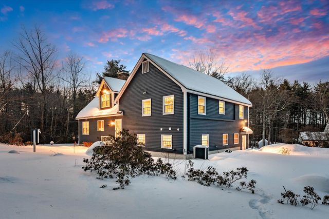 34 Hitching Post Lane, Bedford, NH 03110