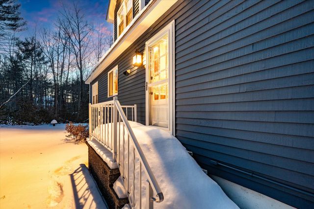 34 Hitching Post Lane, Bedford, NH 03110