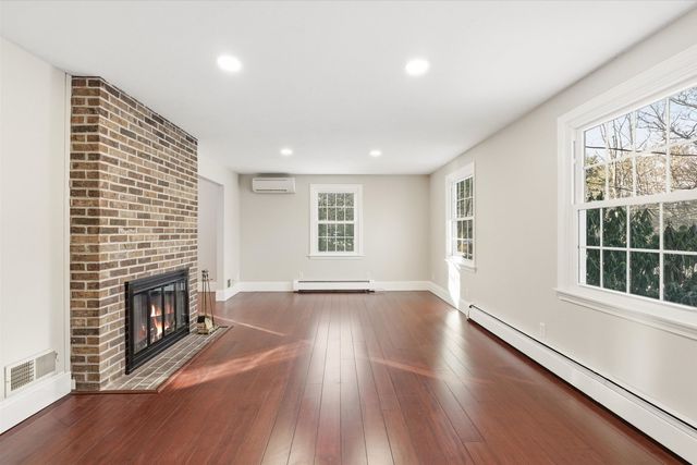 34 Hitching Post Lane, Bedford, NH 03110