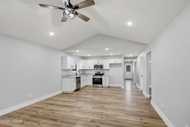 2004 Lakeview Street, Carthage, MO 64836