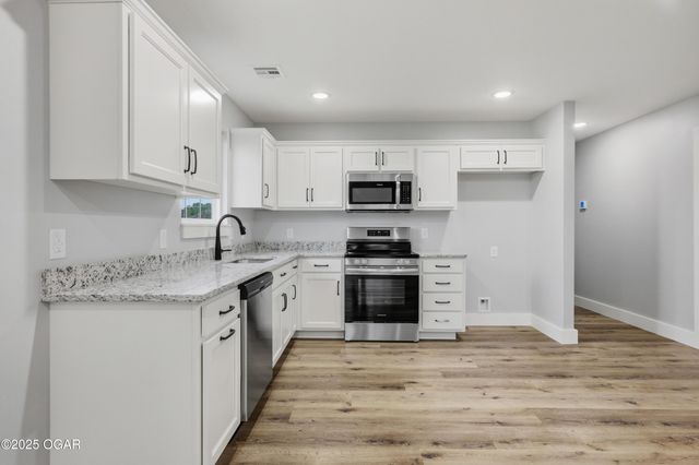 2004 Lakeview Street, Carthage, MO 64836