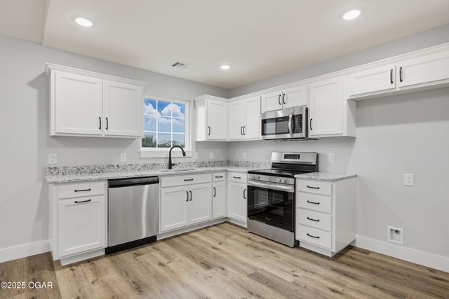 2004 Lakeview Street, Carthage, MO 64836