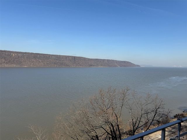 709 Waburton Avenue 7F, Yonkers, NY 10701