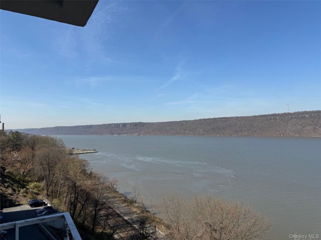 709 Waburton Avenue 7F, Yonkers, NY 10701