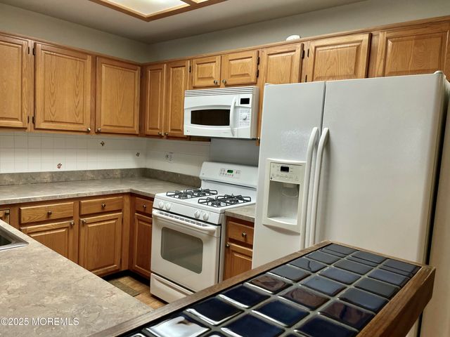 1121A Thornbury Lane, Manchester, NJ 08759