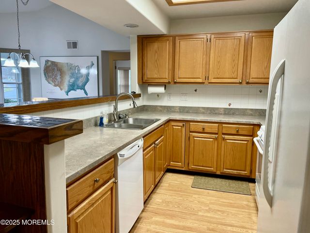 1121A Thornbury Lane, Manchester, NJ 08759