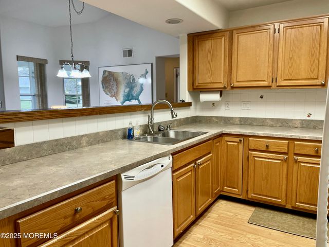 1121A Thornbury Lane, Manchester, NJ 08759