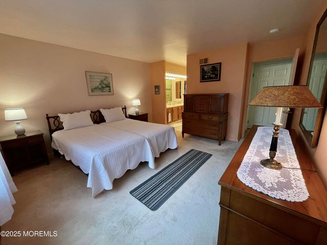 1121A Thornbury Lane, Manchester, NJ 08759