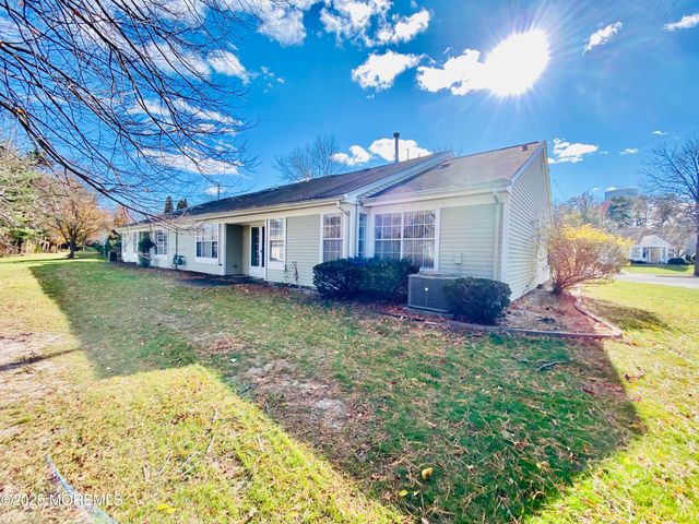 1121A Thornbury Lane, Manchester, NJ 08759