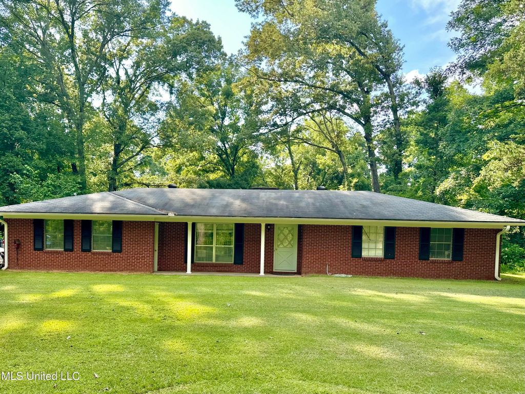 1867 Mt. Alban Road, Vicksburg, MS 39180