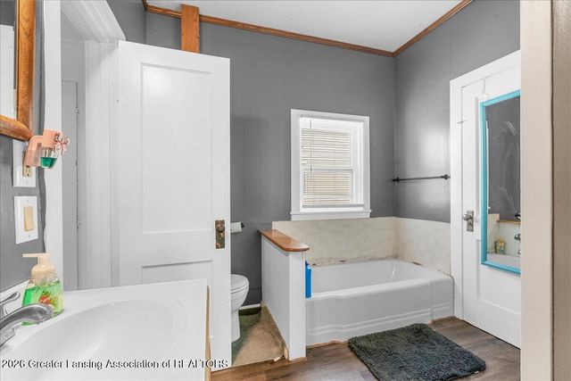 725 N Cochran Avenue, Charlotte, MI 48813