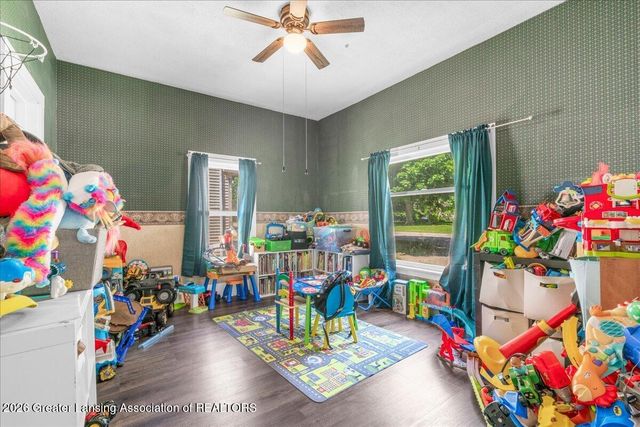 725 N Cochran Avenue, Charlotte, MI 48813