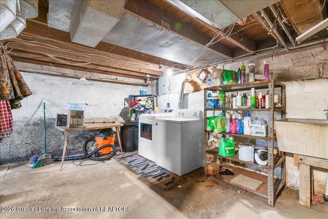 725 N Cochran Avenue, Charlotte, MI 48813
