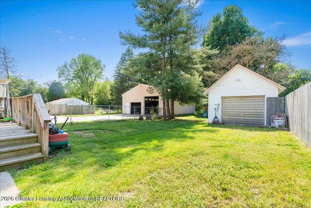 725 N Cochran Avenue, Charlotte, MI 48813