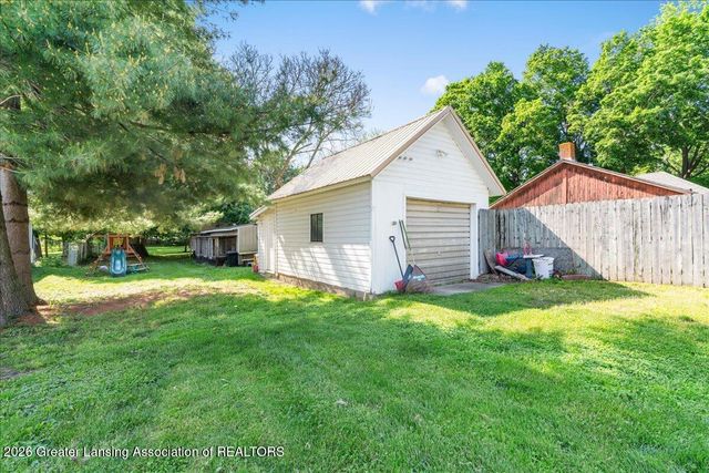 725 N Cochran Avenue, Charlotte, MI 48813
