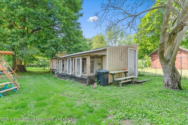 725 N Cochran Avenue, Charlotte, MI 48813