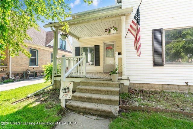 725 N Cochran Avenue, Charlotte, MI 48813