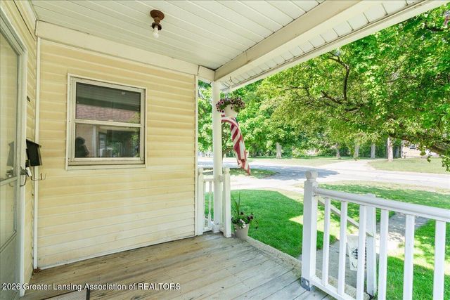 725 N Cochran Avenue, Charlotte, MI 48813