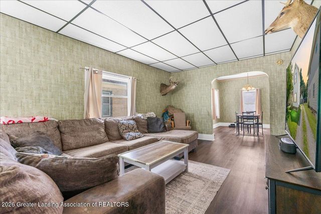 725 N Cochran Avenue, Charlotte, MI 48813
