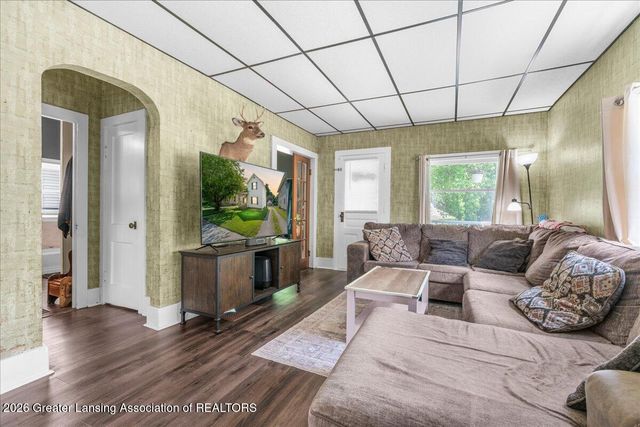 725 N Cochran Avenue, Charlotte, MI 48813
