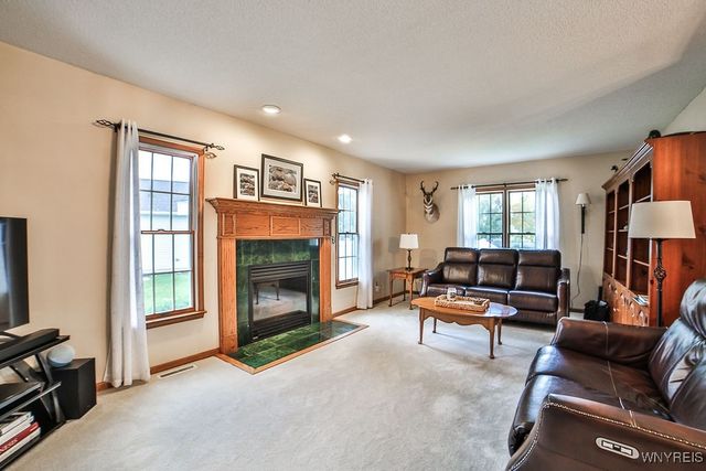 7373 Balla Drive, Wheatfield, NY 14120