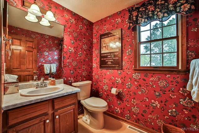 7373 Balla Drive, Wheatfield, NY 14120