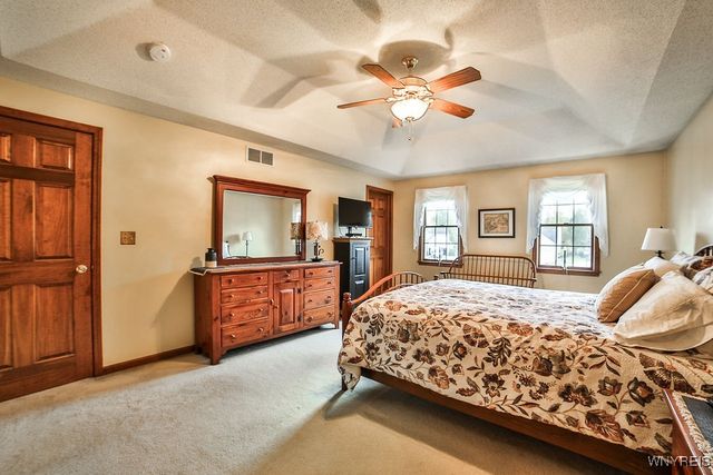 7373 Balla Drive, Wheatfield, NY 14120