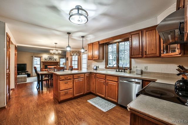 7373 Balla Drive, Wheatfield, NY 14120