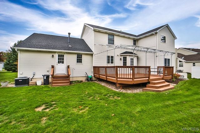 7373 Balla Drive, Wheatfield, NY 14120