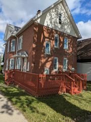 729 Montana AVENUE, South Milwaukee, WI 53172