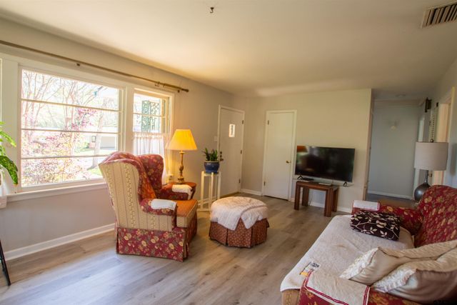 2111 Woodhaven Dr, Tyler, TX 75701