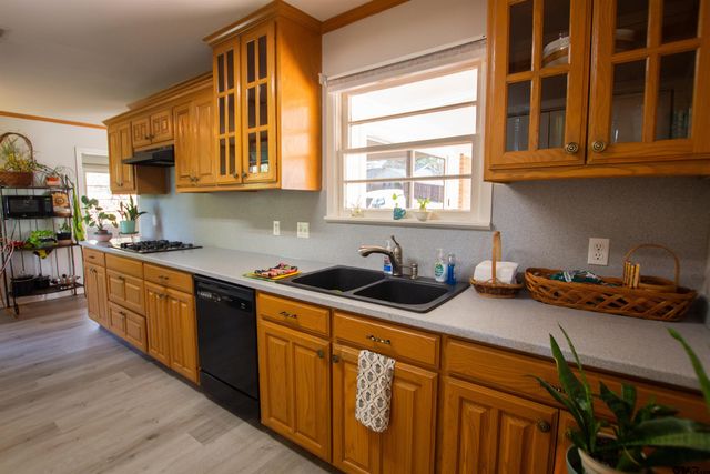 2111 Woodhaven Dr, Tyler, TX 75701