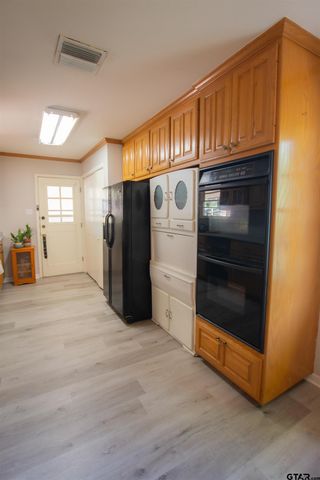 2111 Woodhaven Dr, Tyler, TX 75701