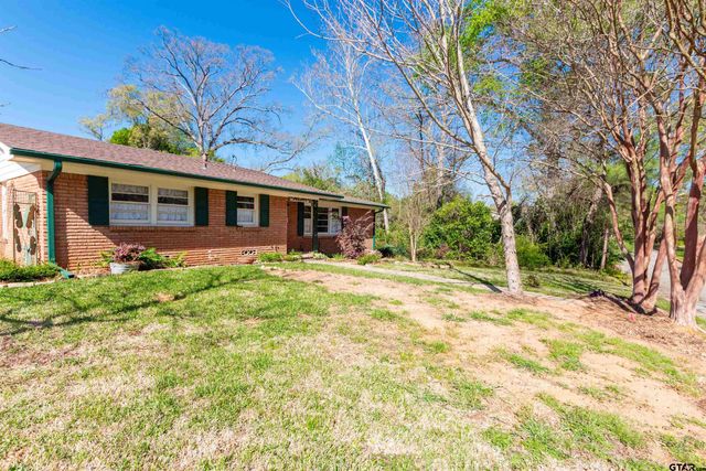 2111 Woodhaven Dr, Tyler, TX 75701