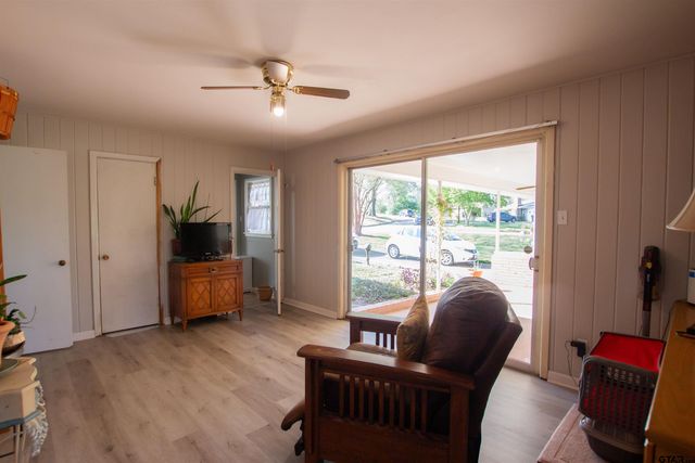 2111 Woodhaven Dr, Tyler, TX 75701